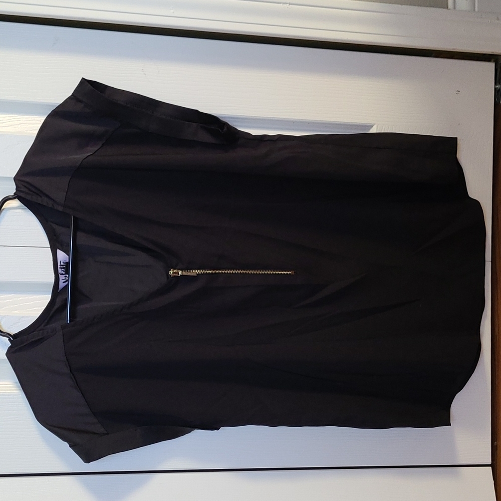 Vylette black top size Large
